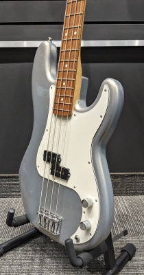 Fender Player P-Bass Pau Ferro - Silver 5